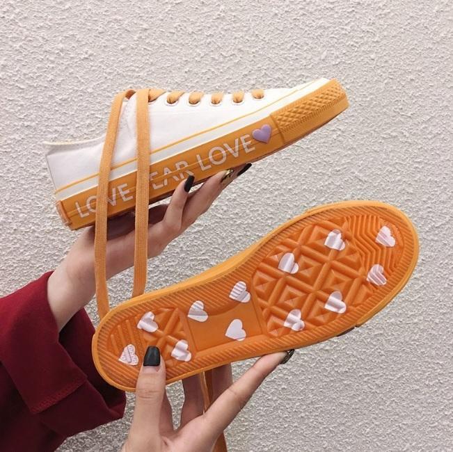 itGirl Shop SOLE HEART LETTERS PRINT COLORFUL CANVAS SNEAKERS