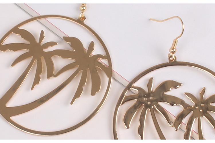 itGirl Shop GOLDEN ROUND METALLIC CHILL PALM TREES EARRING