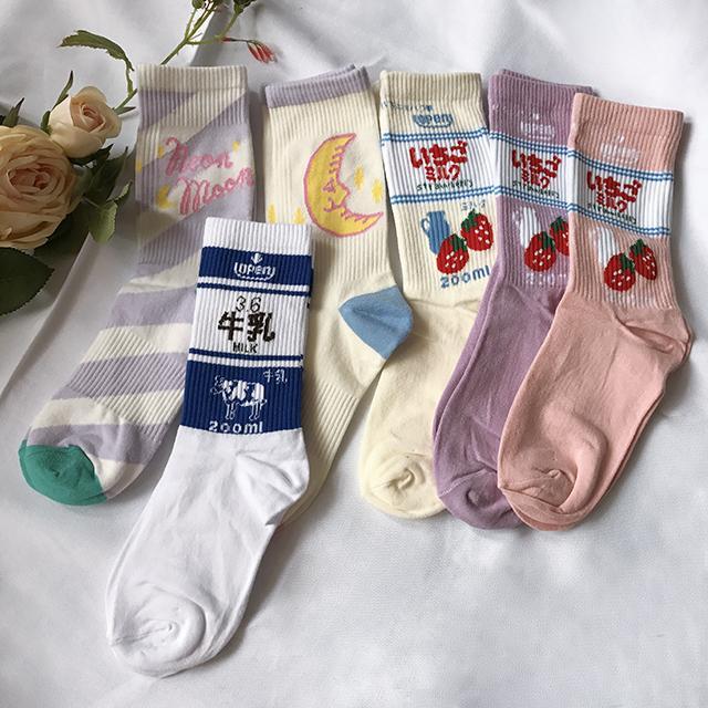 itGirl Shop SWEET MOON STRAWBERRY EMBROIDERY COTTON SOCKS