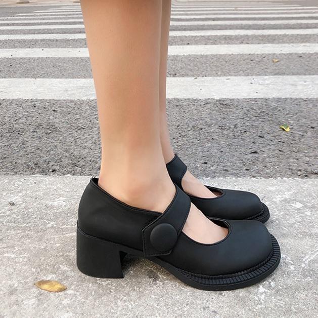 Vintage Heel Pu Leather Closed Toe Black Sandals